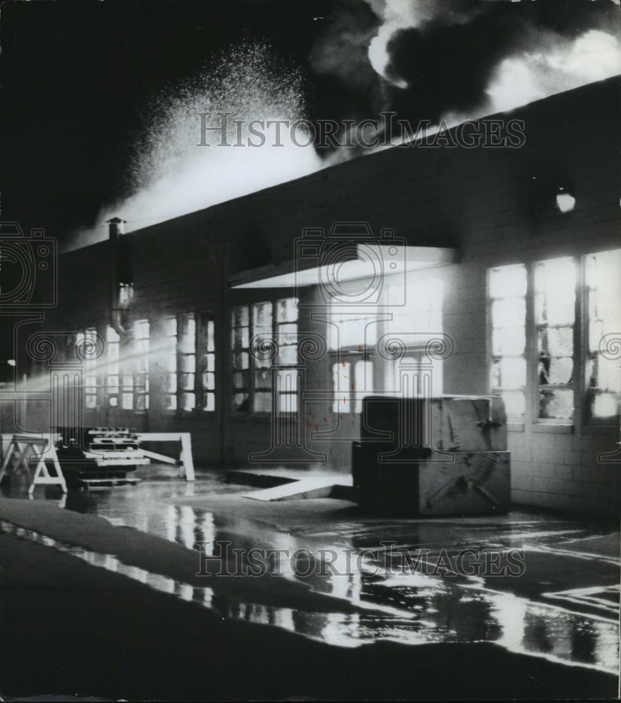 1968 Press Photo Alabama-Birmingham-Flames gut Hayes building in predawn fire. - Historic Images