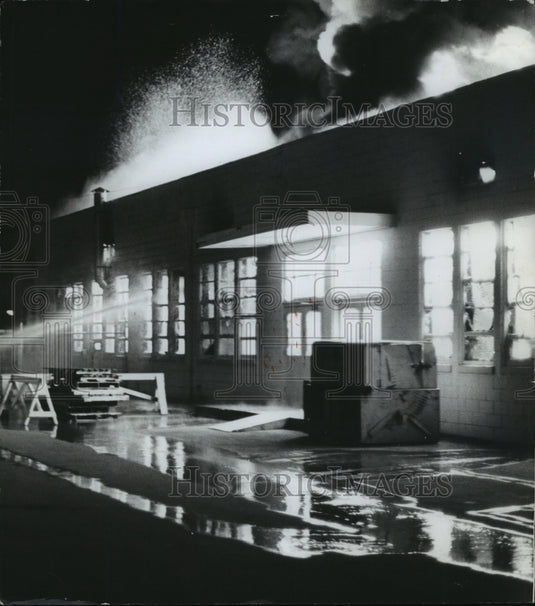 1968 Press Photo Alabama-Birmingham-Flames gut Hayes building in predawn fire. - Historic Images