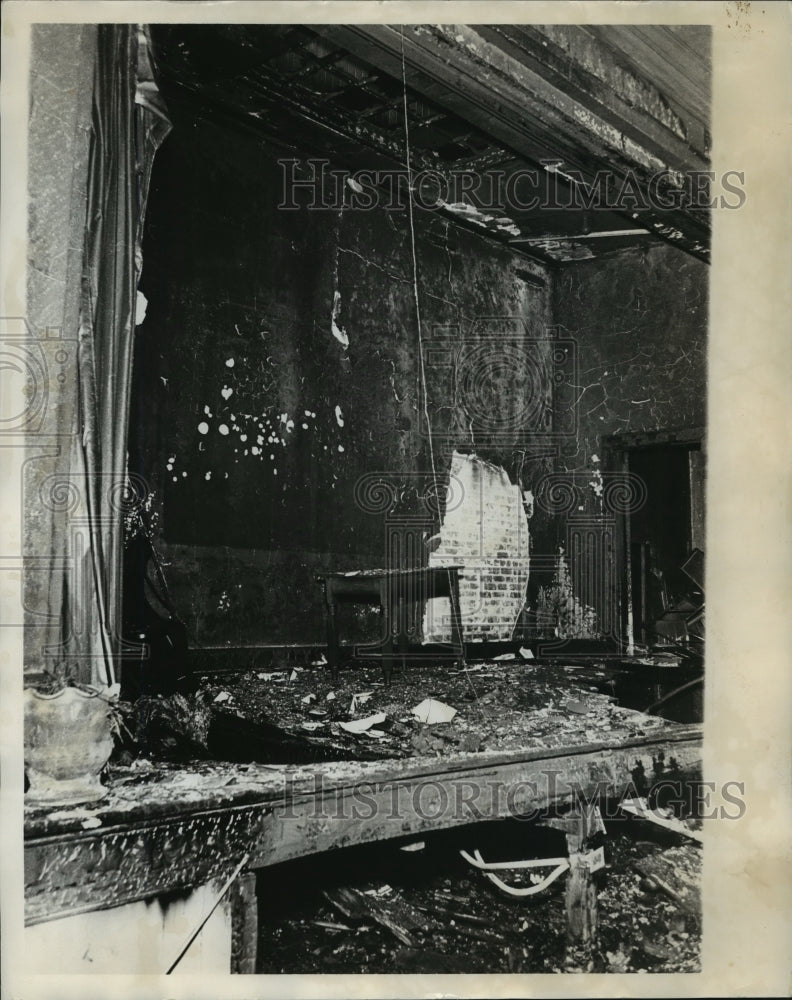 1964 Alabama-Birmingham fire destroys structure.-Historic Images