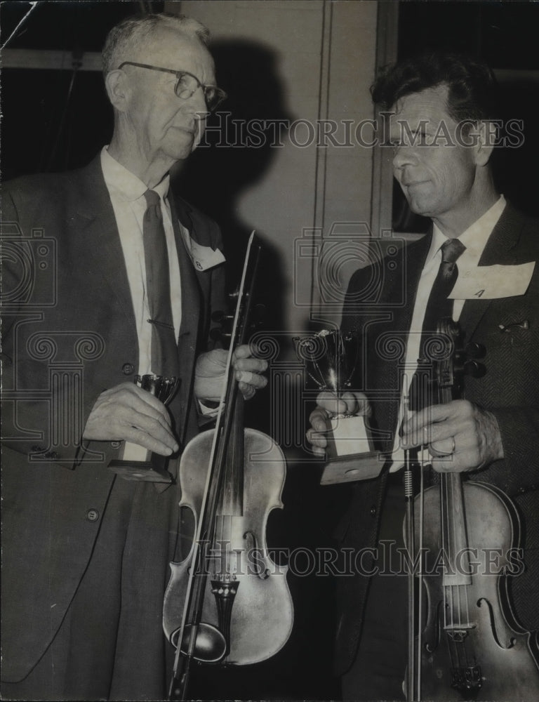 1967 Press Photo E.A. Cope, and Bill Mitchell, fiddling champs holding trophies. - Historic Images