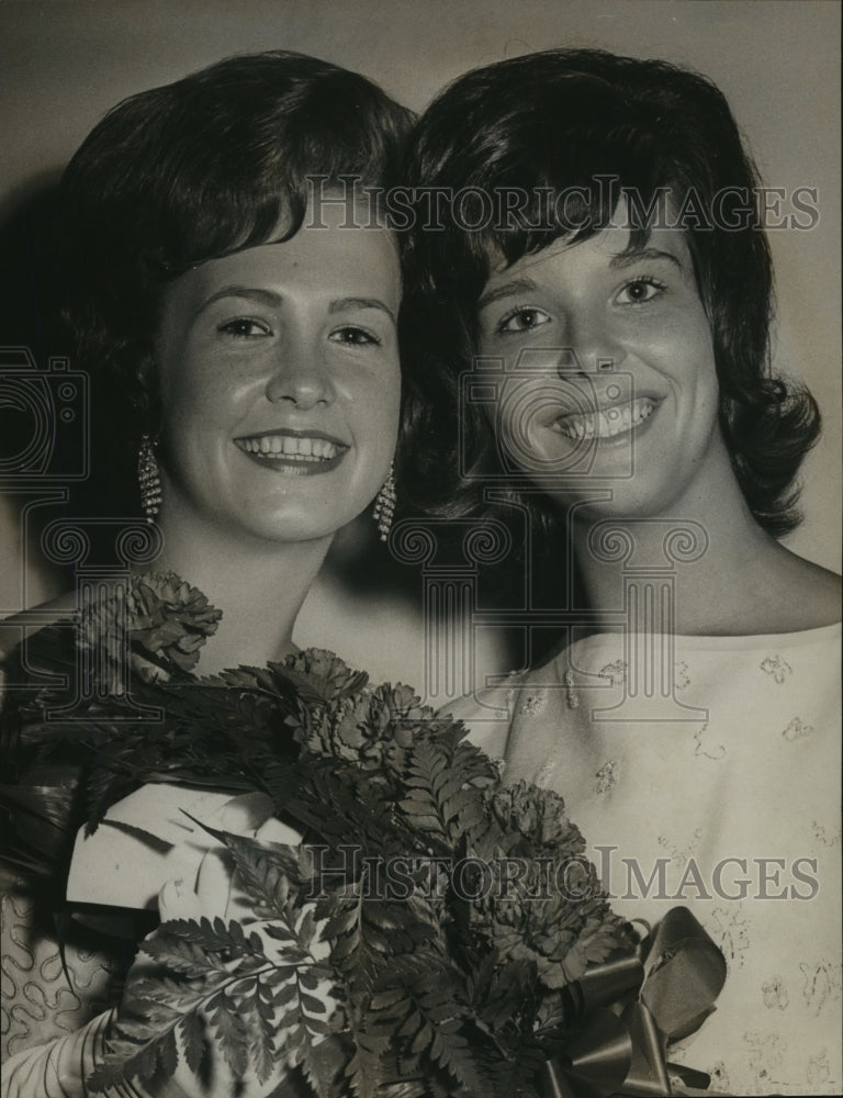 1964 Press Photo Alabama-Junior Cotton Maid Brookie Overton and Julia Rose Brown - Historic Images
