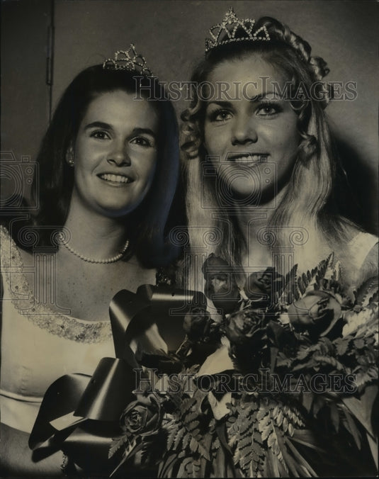 1970, Alabama-Cotton Maids, Roye Annete Deerman and Patricia Hallmark - Historic Images