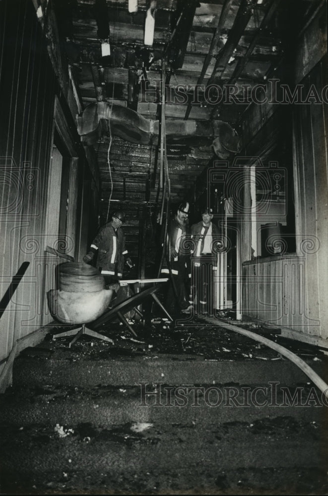 1983 Press Photo Burned Out Lobby of WCRT-AM Radio, Birmingham, Alabama - Historic Images