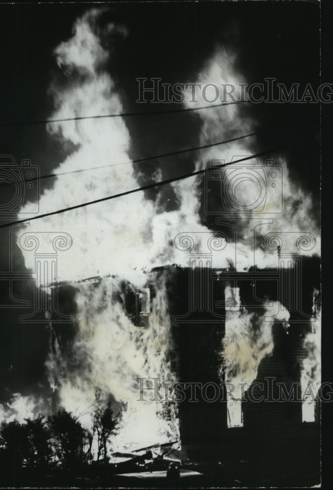 1970 Press Photo Flames Destroy House, Birmingham, Alabama - abna09299-Historic Images