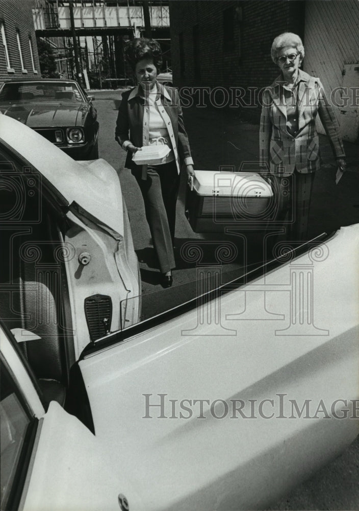 1979 Alabama-Women carry meals on wheels that will go to the elderly-Historic Images