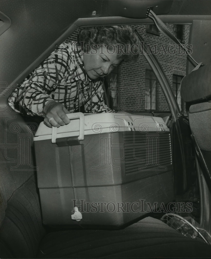 1980 Alabama-Mrs. James Hatch with her Meals on Wheels for Bessemer.-Historic Images