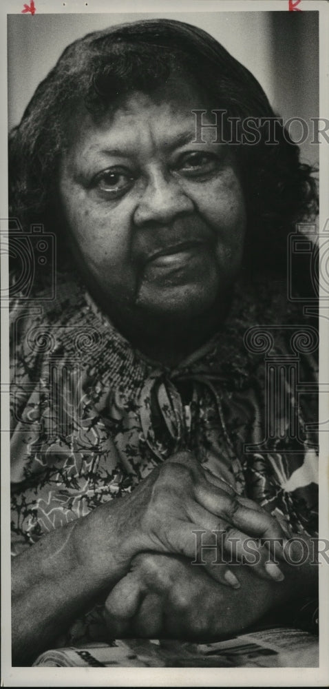 1989 Alabama-Annie McClendon of Brighton shows her arthritic hands.-Historic Images