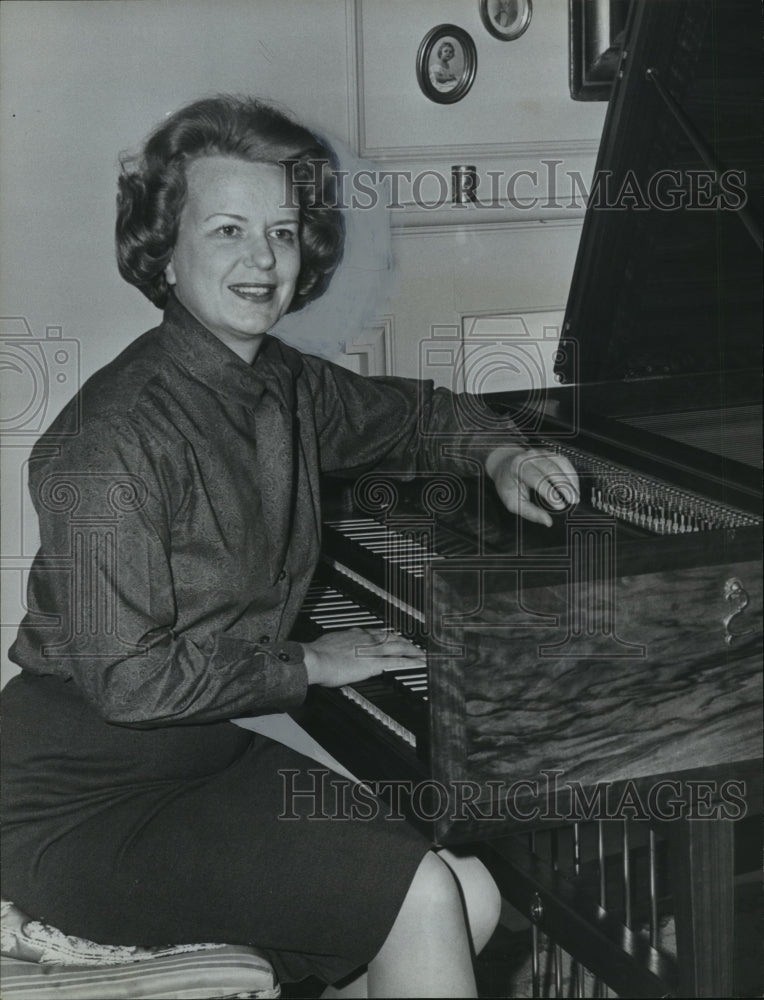 1964 Press Photo Concert Musician Eugenia Earle Home for Visit to Alabama - Historic Images