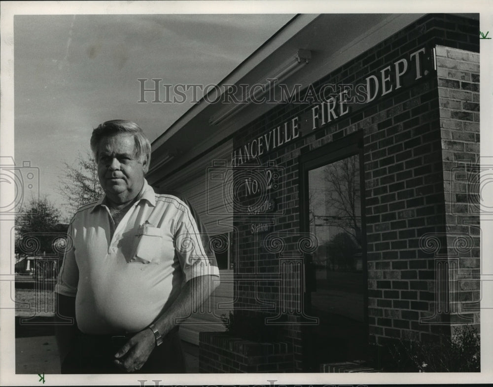 1987 Press Photo Alabama-Mayor Bobby Jack Camp at Hanceville Fire Station. - Historic Images