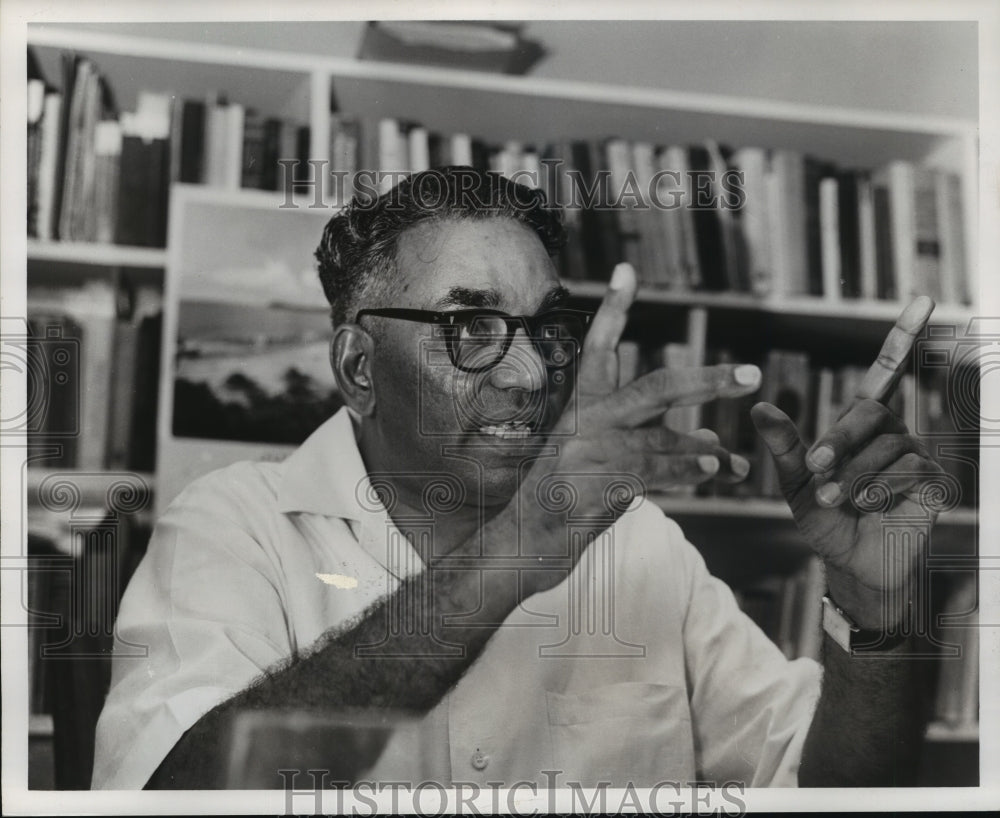 1967 Press Photo Dr. S. Chandrasekhar, Minister of Health and Family planning.-Historic Images