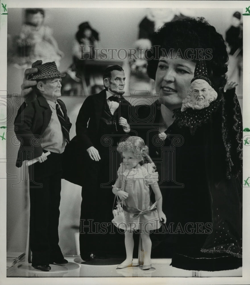 1985 Press Photo Alabama-Birmingham-Charlotte V. Byrd and her doll collection. - Historic Images