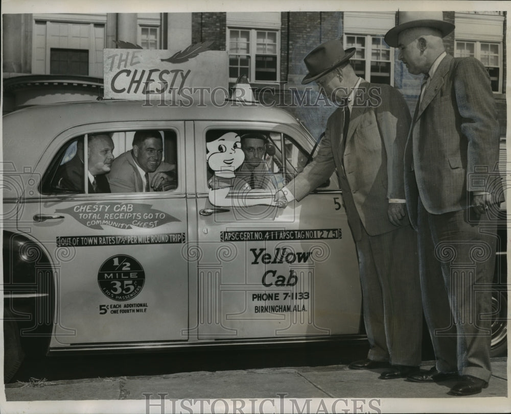 1951 Press Photo Community Chest Chairmen Get First Ride With Chesty, Alabama-Historic Images