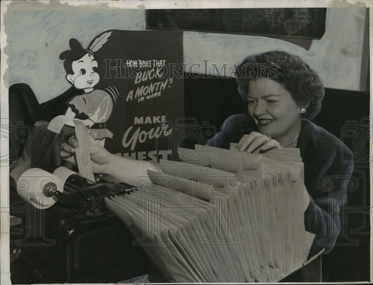 1951, Mrs. Hugh Buck Adds Community Chest Contributions, Alabama - Historic Images