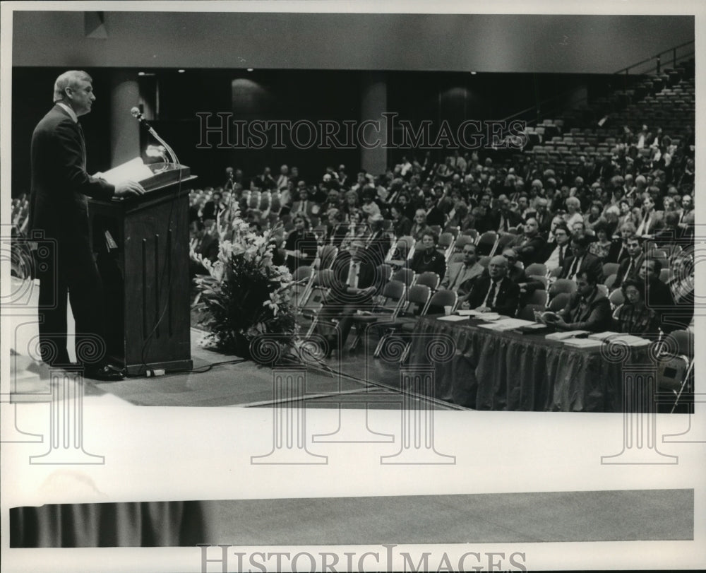 1987 Press Photo Alabama-Samford President, Tom Corts speaking to convention. - Historic Images