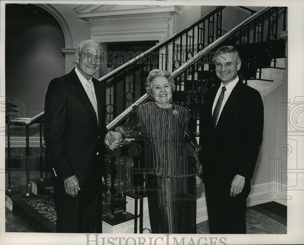 1988 Press Photo Alabama-Dr. Thomas E. Corts, with others at Samford University. - Historic Images