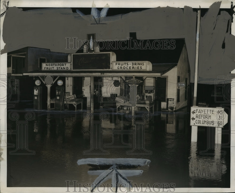 1946 Press Photo Flood waters surround Northport Fruit Stand - abna09743 - Historic Images