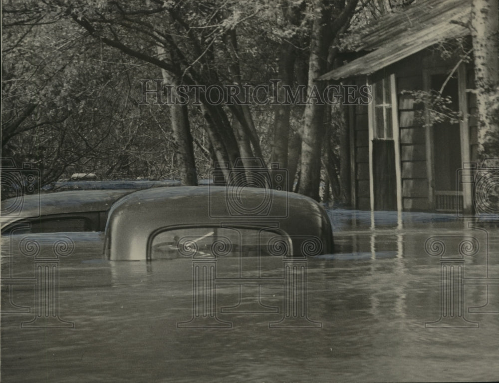 1951 Press Photo Northport, Alabama Floodwaters Cover Vehicles - abna09752 - Historic Images