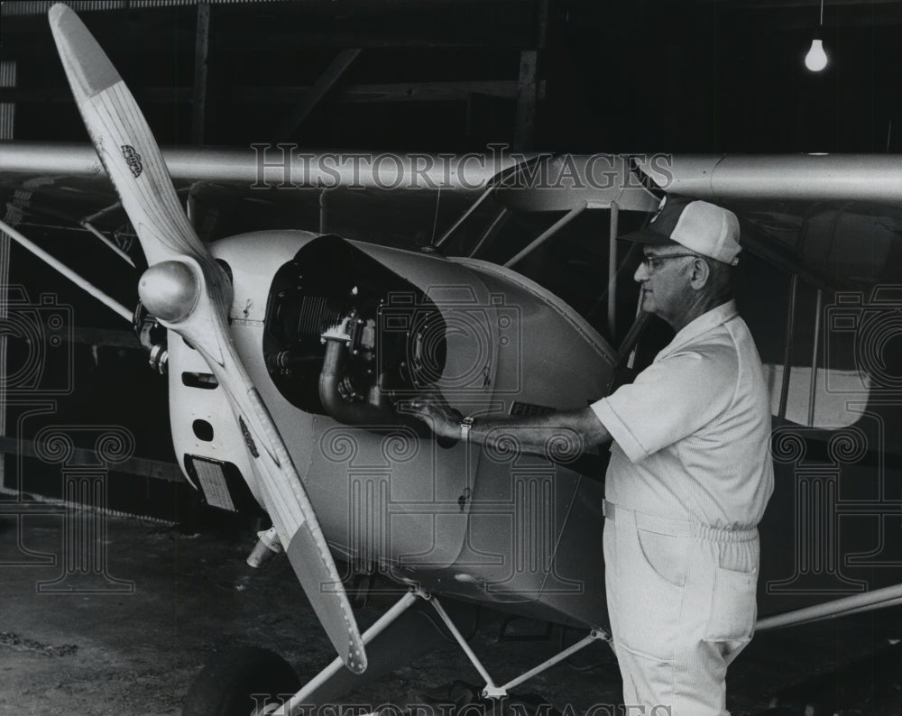 1978 Oneonta Mayor Jack Fendley beside his 31 yr old Piper J-3-Historic Images