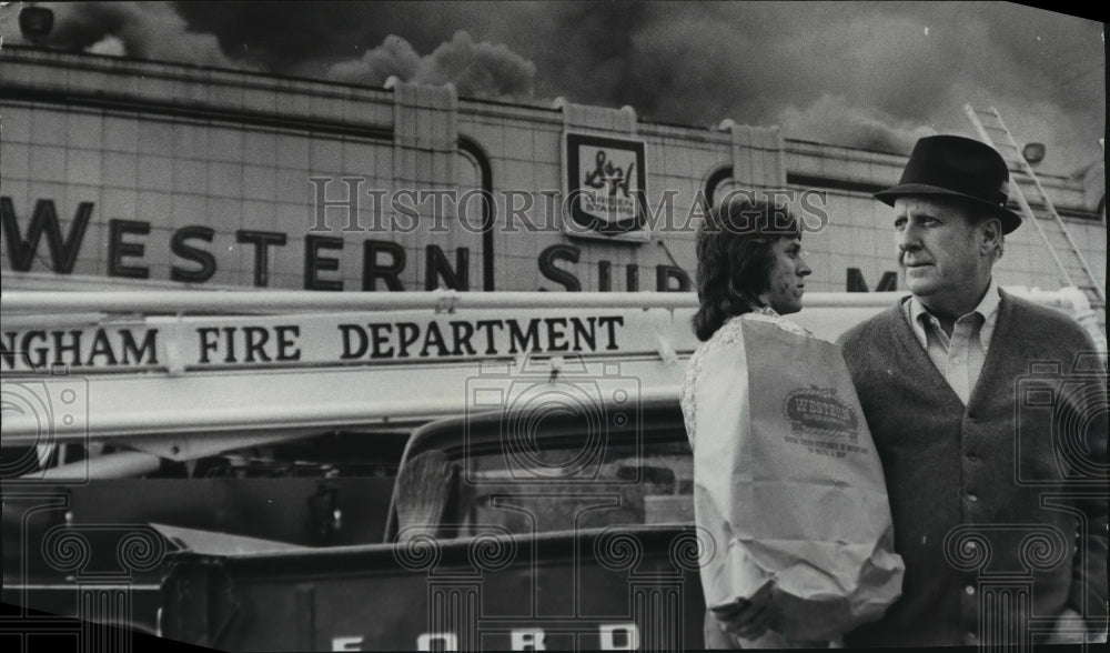 1975 Last Customers Leave Western Supermarket During Fire, Alabama-Historic Images