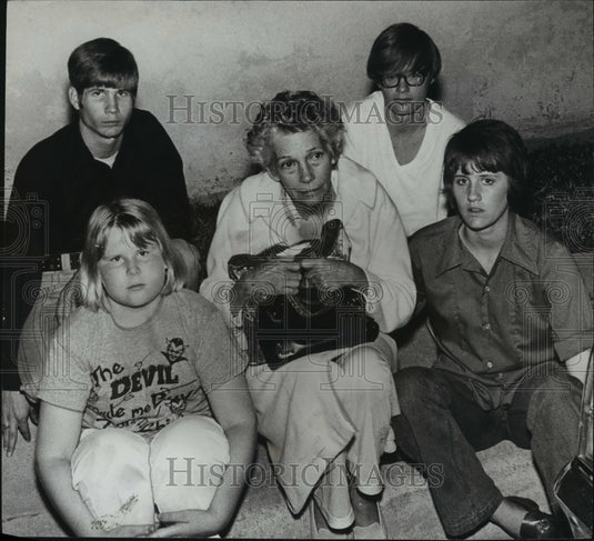 1971 Alabama-Birmingham elderly fire victim finds comfort with youth-Historic Images