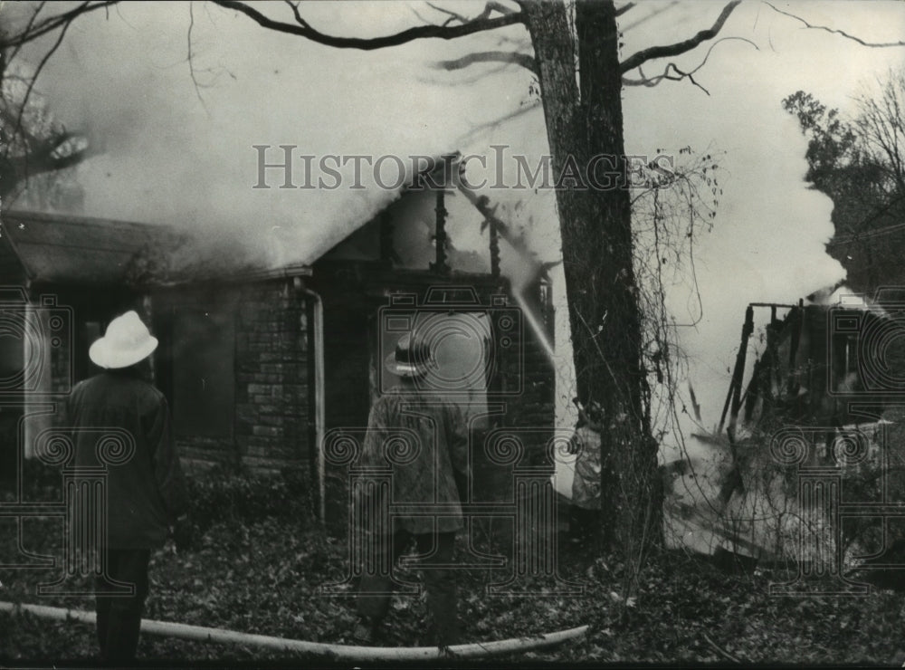 1976 Firemen Battle Blaze, Paradise Gardens Florists, Alabama-Historic Images