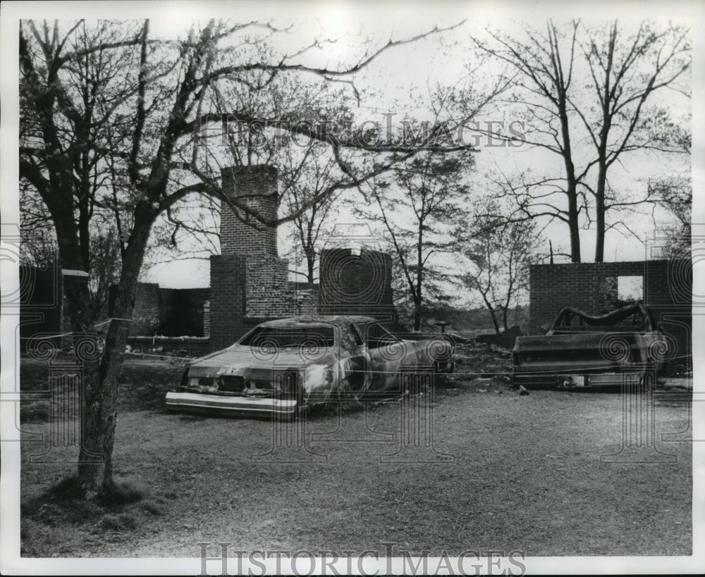 1978 Press Photo Scene of Coosa Island House Fire, Alabama - abna09869 - Historic Images