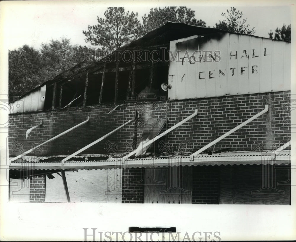 1979 Press Photo Trafford, Alabama Town Hall Damaged by Fire - abna09873 - Historic Images
