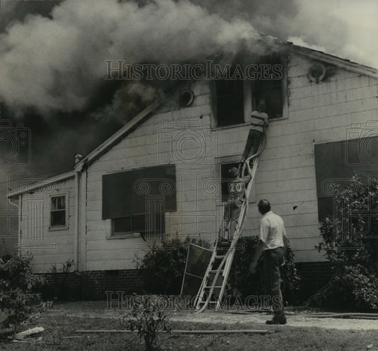 1973 Press Photo Alabama-Brent resident loses home to fire from tornado damage.-Historic Images