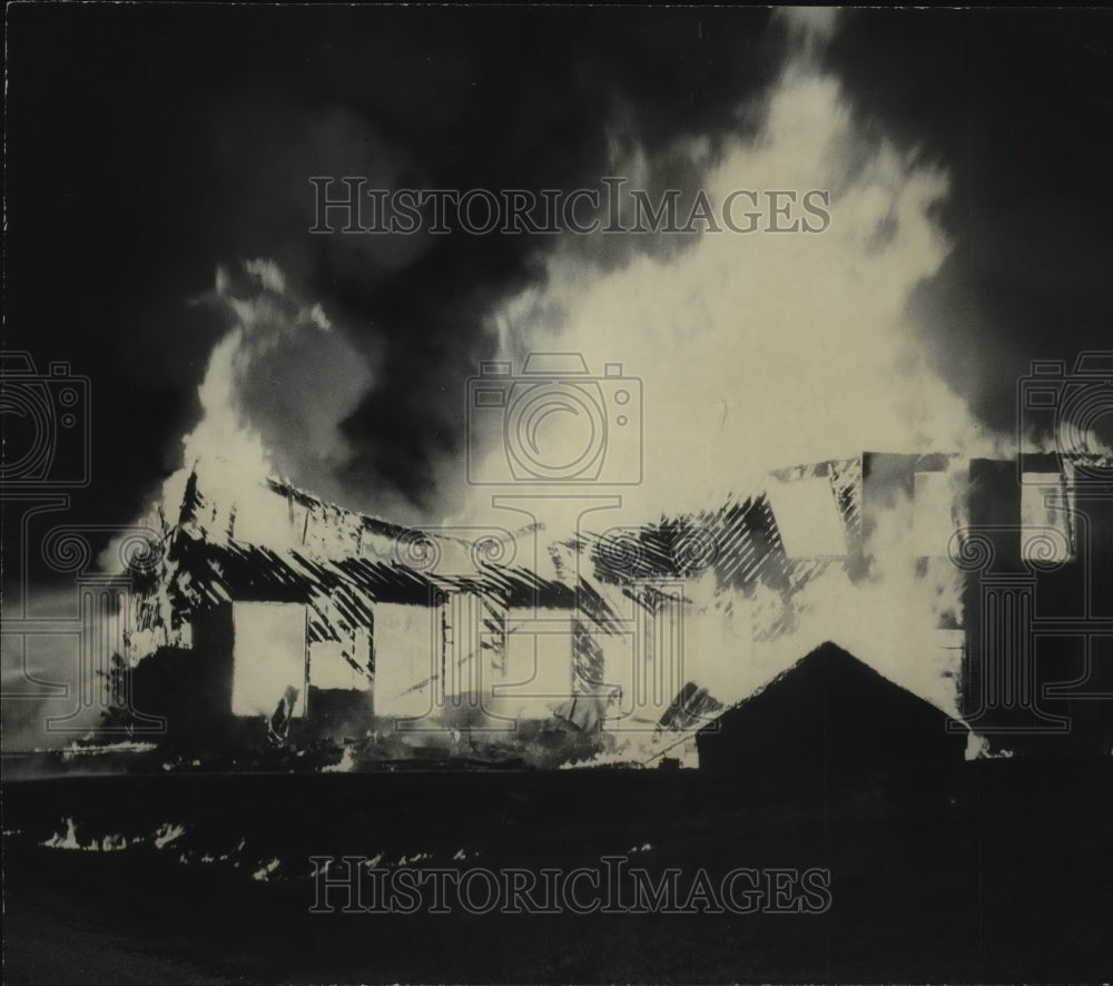 1973 Alabama-Auburn&#39;s Covenant Presbyterian Church goes up in flames-Historic Images
