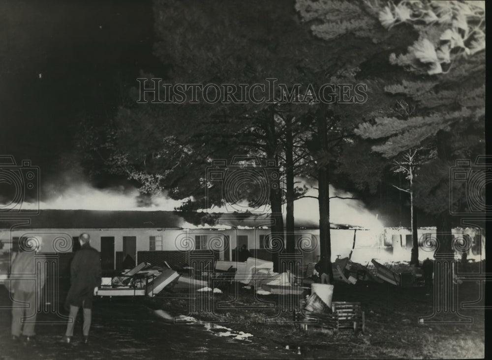 1970, Alabama-Wind-whipped fire destroys 14-unit motel at Lincoln. - Historic Images