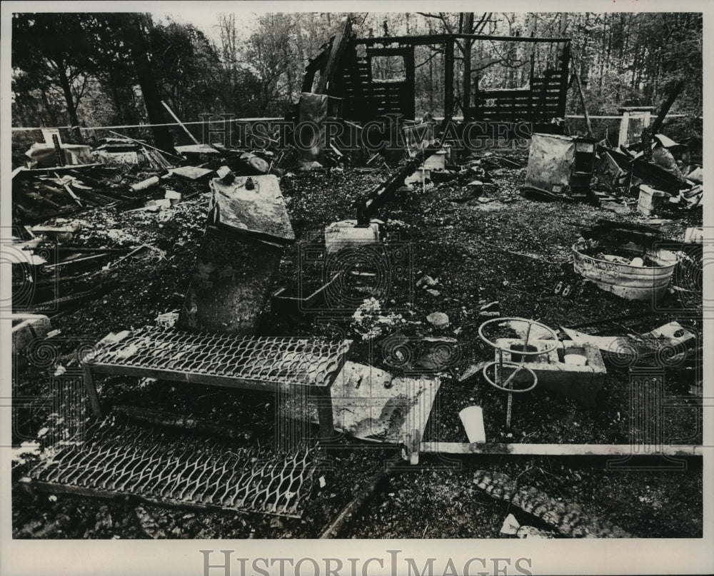 1989 Press Photo Alabama-Leeds home fire where two people were burned to death. - Historic Images