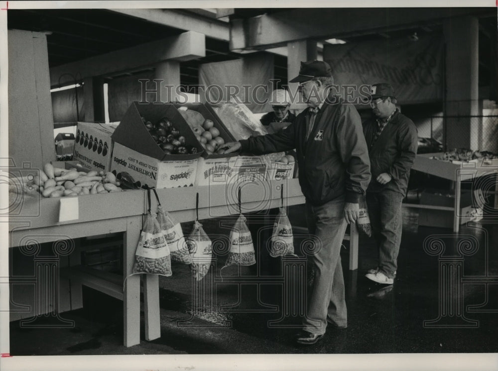 1991 Press Photo Alabama-Birmingham Farmers Market under Red Mountain Expressway - Historic Images