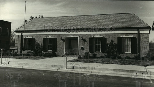 1971 Press Photo Alabama-New City Hall is pride of Eutaw officials. - abna09983 - Historic Images
