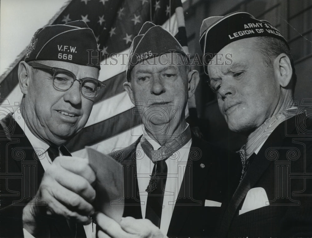 1966 Press Photo Alabama-VFW post drive is joined by Medal of Honor winner. - Historic Images