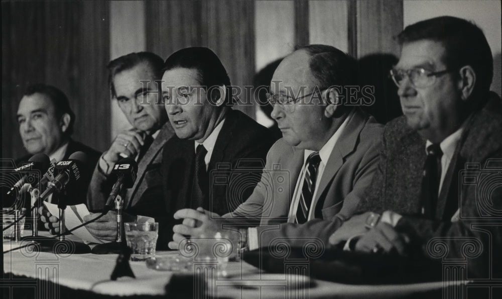 1983 Press Photo Alabama-U.S. Steel press conference in Birmingham. - abna10046 - Historic Images