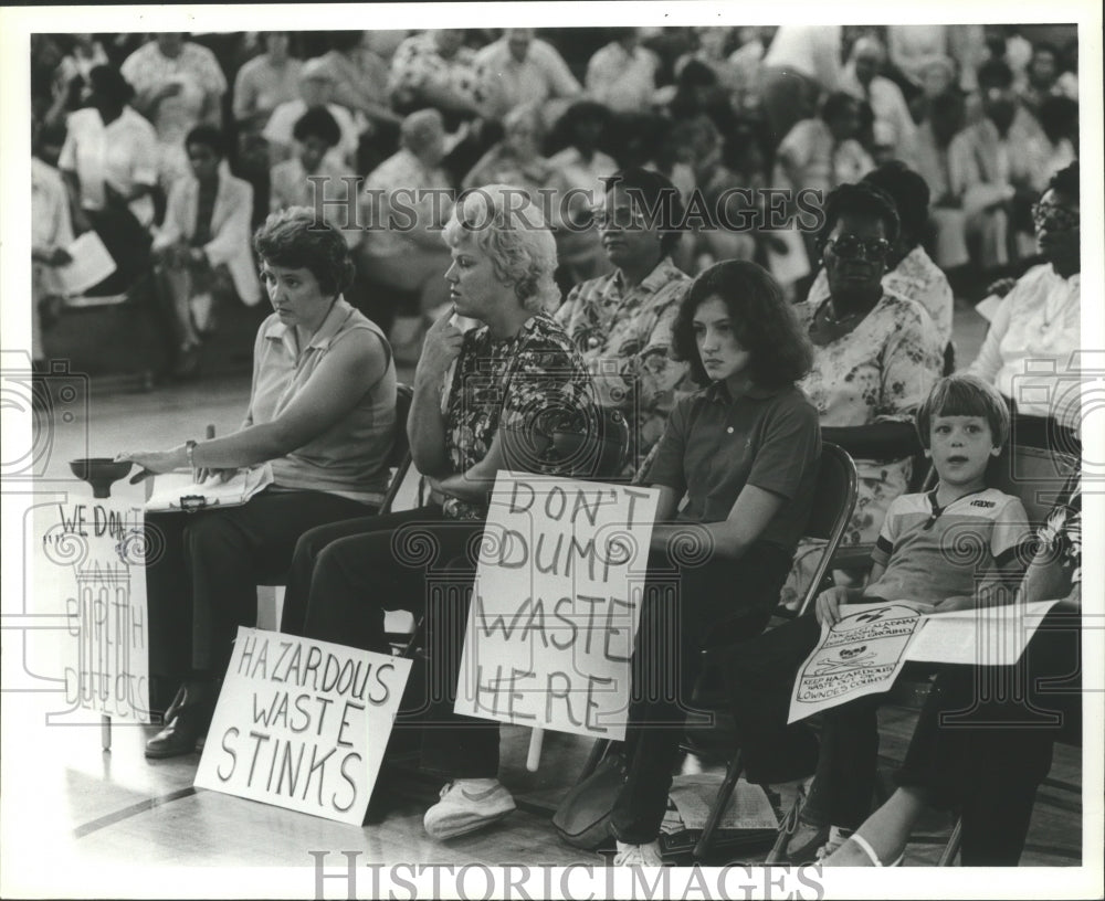 1983 Press Photo Alabama-Lowndes County's BFI Hazardous waste protest meeting. - Historic Images
