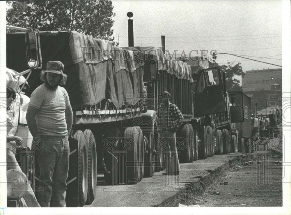 1979 Press Photo Alabama-Soybean loaded trucks jam Decatur's Gold Kist plant. - Historic Images