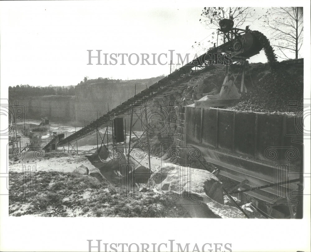 1979 Press Photo Alabama-Limestone being loaded at Trinity Quarry in Decatur. - Historic Images