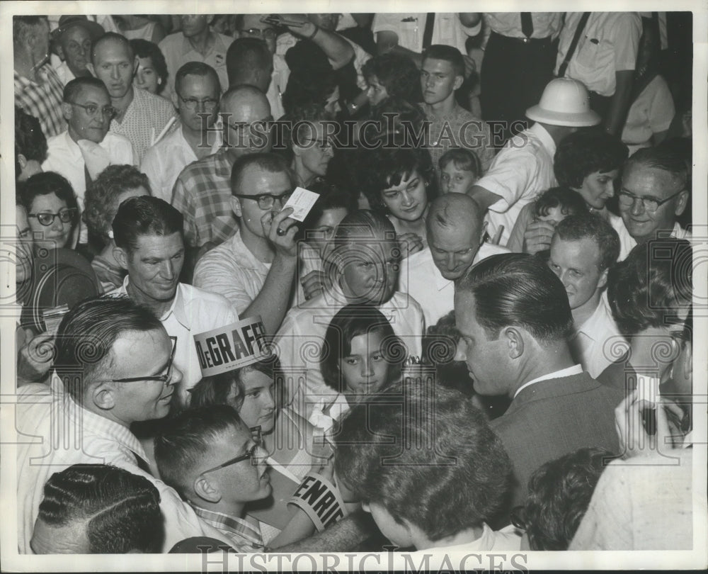 1982 Press Photo Alabama-Canidate Ryan DeGraffenried meets supports at ralley. - Historic Images