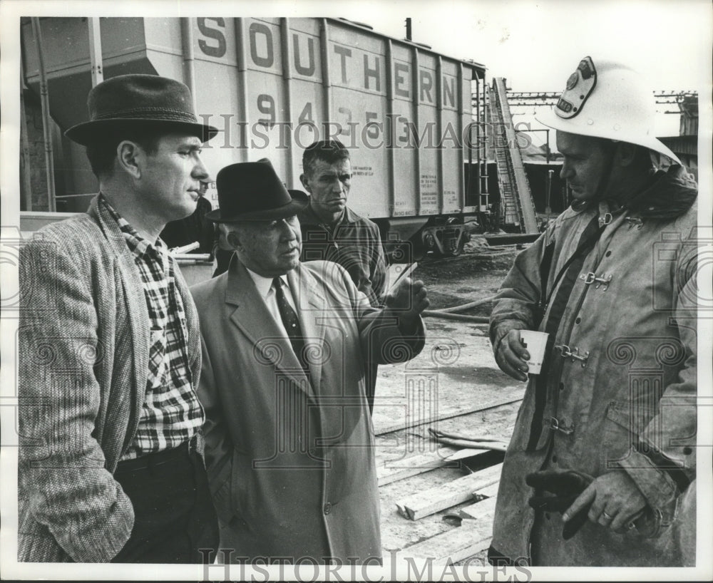 1966 Press Photo Authorities at Grayson's Lumber Company Fire Scene, Birmingham - Historic Images