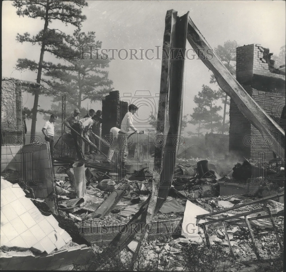 1961 Press Photo Volunteer Firefighters Spray Water on Trussville, Alabama Fire - Historic Images