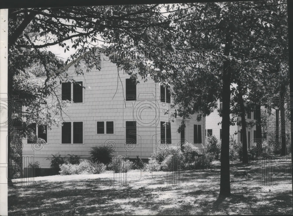 1951 Press Photo Nurses&#39; Home at Lloyd Noland Hospital, Fairfield, Alabama - Historic Images