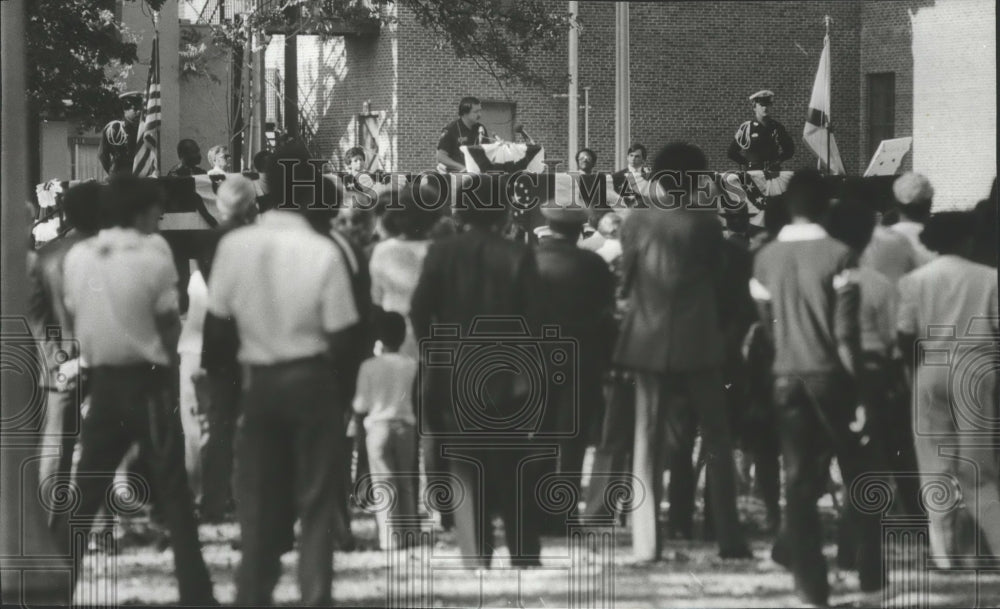 1981 Press Photo Crowds Attend Memorial Service for Bessemer Officers, Alabama - Historic Images