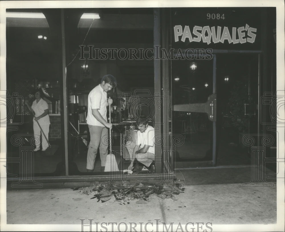 1971 Alabama-Birmingham's Southern Packaging blast shatters windows. - Historic Images