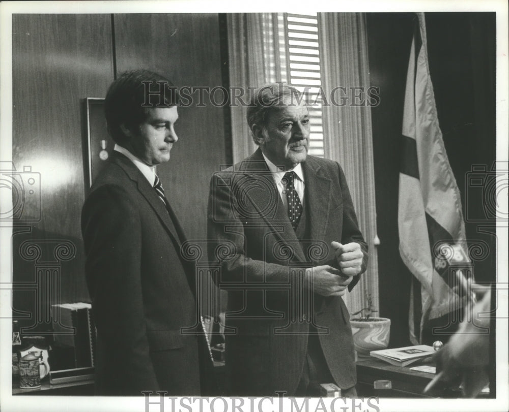 1981 Press Photo Alabama-Huntsville Mayor Joe Davis and Gillespie with the press - Historic Images