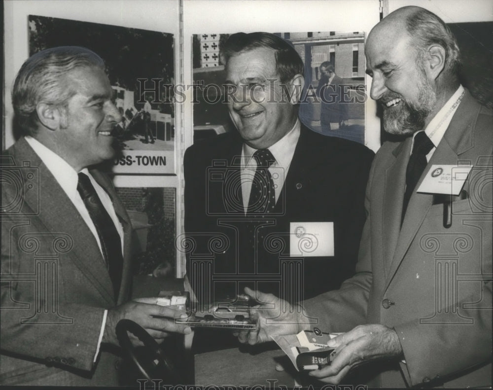 1975 Press Photo Alabama-League officials discuss problems facing municipalities - Historic Images