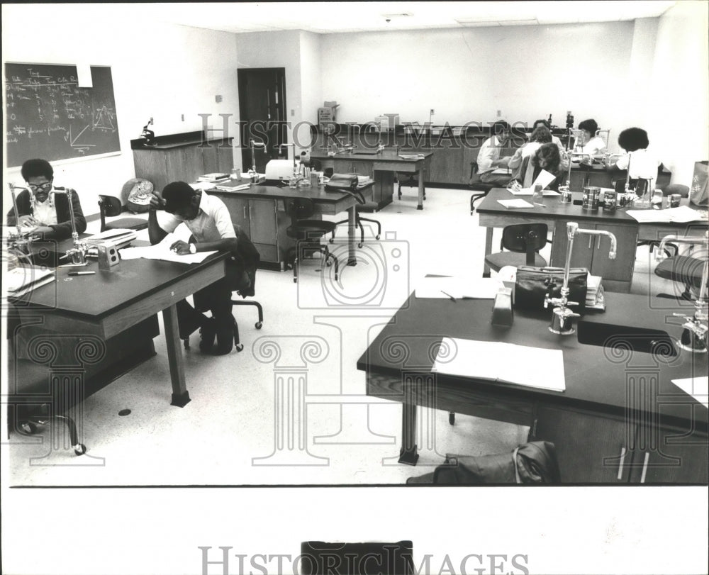 1979 Press Photo Students in New Jefferson State Junior College Building - Historic Images