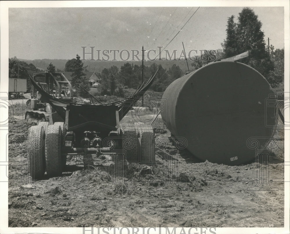 1985 Press Photo Fuel Tank Leaks Diesel Fuel into Creek, Mount Olive, Alabama - Historic Images