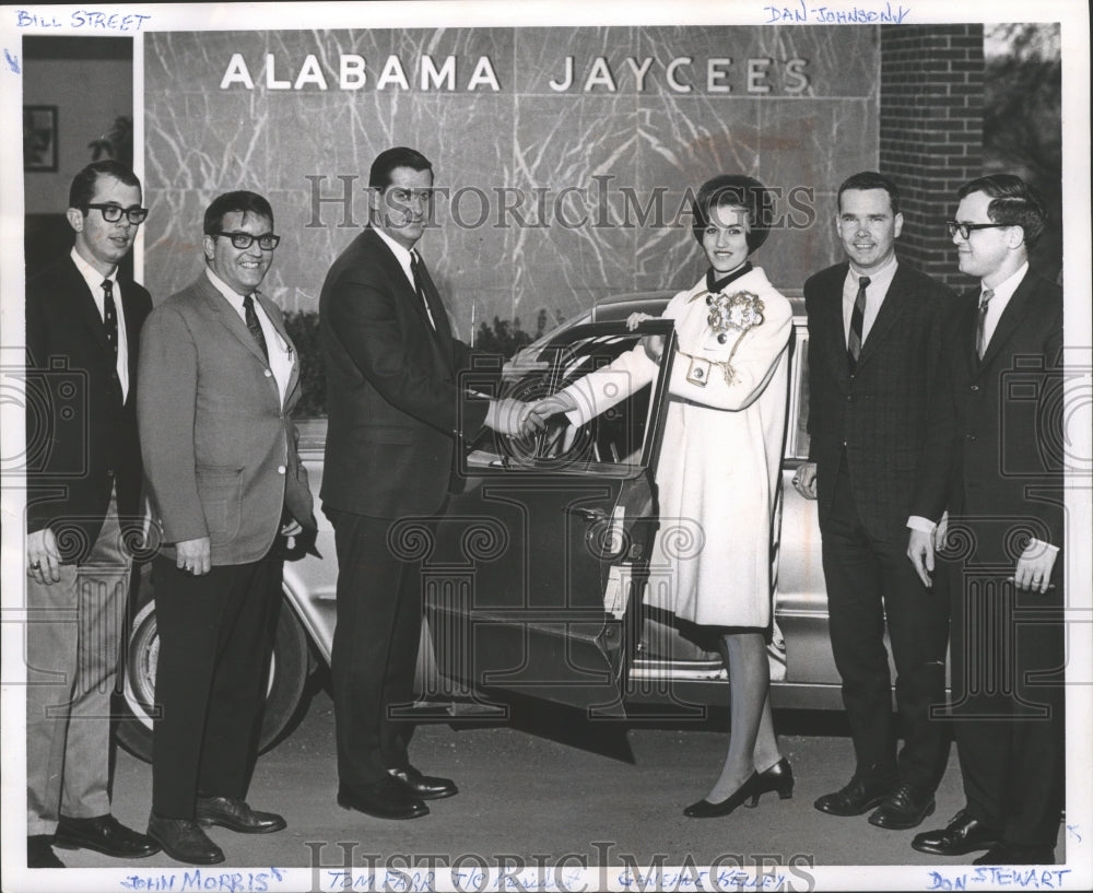 1968 Alabama Junior Miss Geneane Kelley Heads to National Pageant-Historic Images