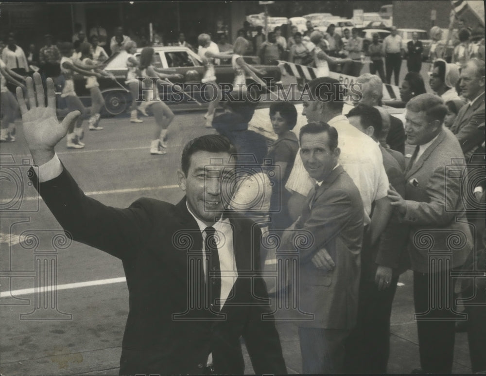 1968 Press Photo New Fairfield, Alabama Mayor Joe King Honored by Parade - Historic Images